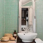 Charming And Classic Apartament