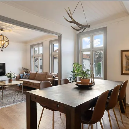 Charming And Classic Apartment