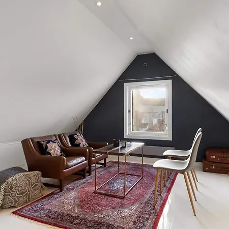 Charming And Classic Apartment *