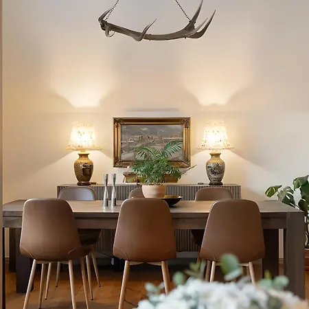 Charming And Classic Apartment *