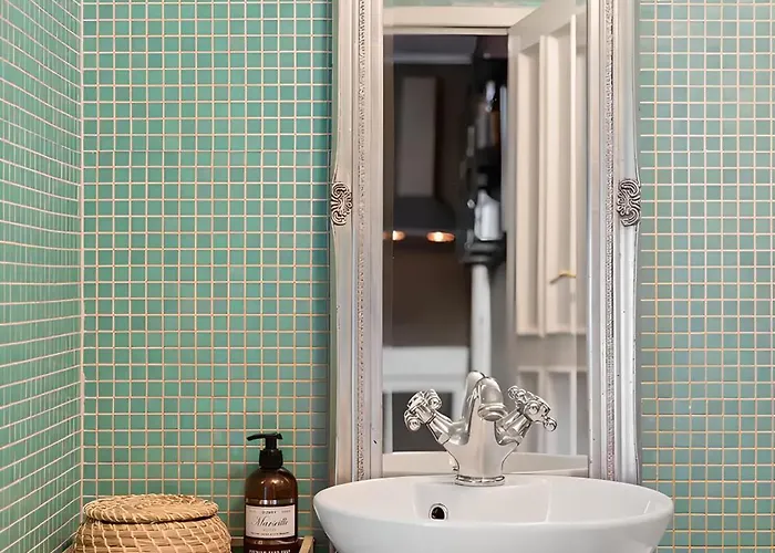 Charming And Classic Apartment